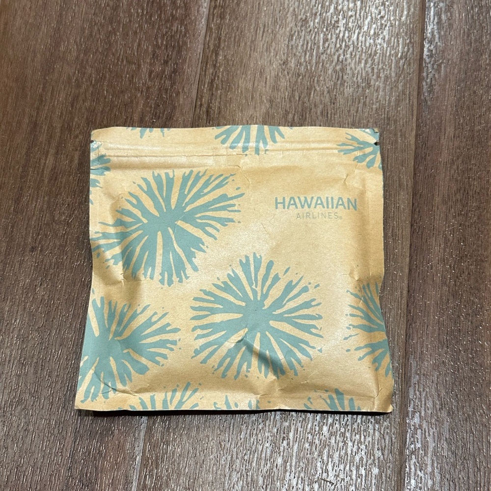 NEW Hawaiian Airlines Kealopiko Amenity Kit
